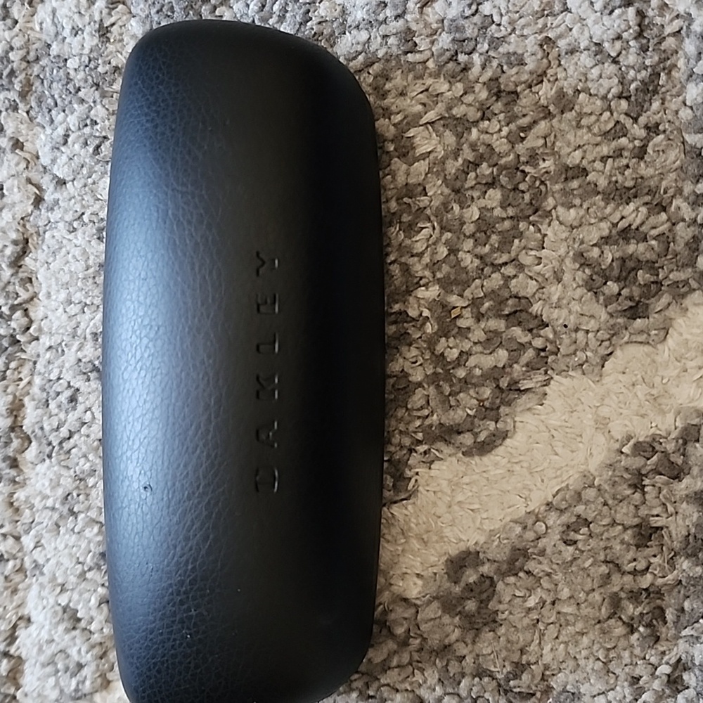 OAKLEY GLASESS CASE